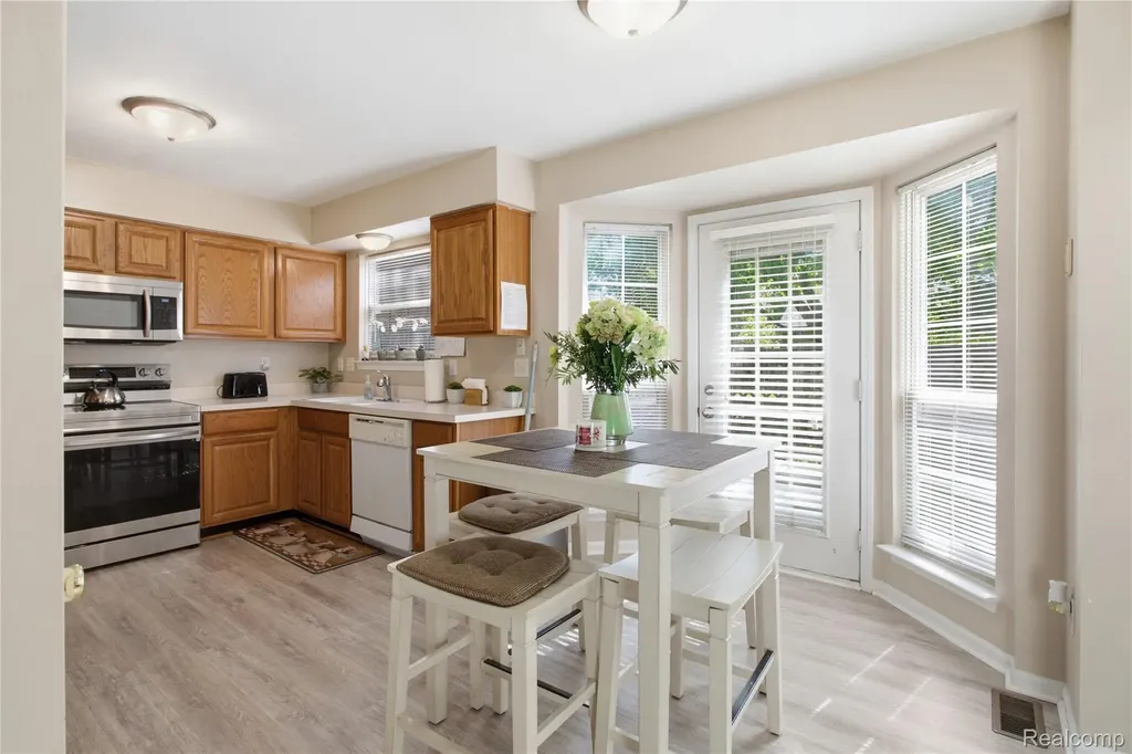 2239 Lone Wolf Lane Canton Charter Township MI 48188