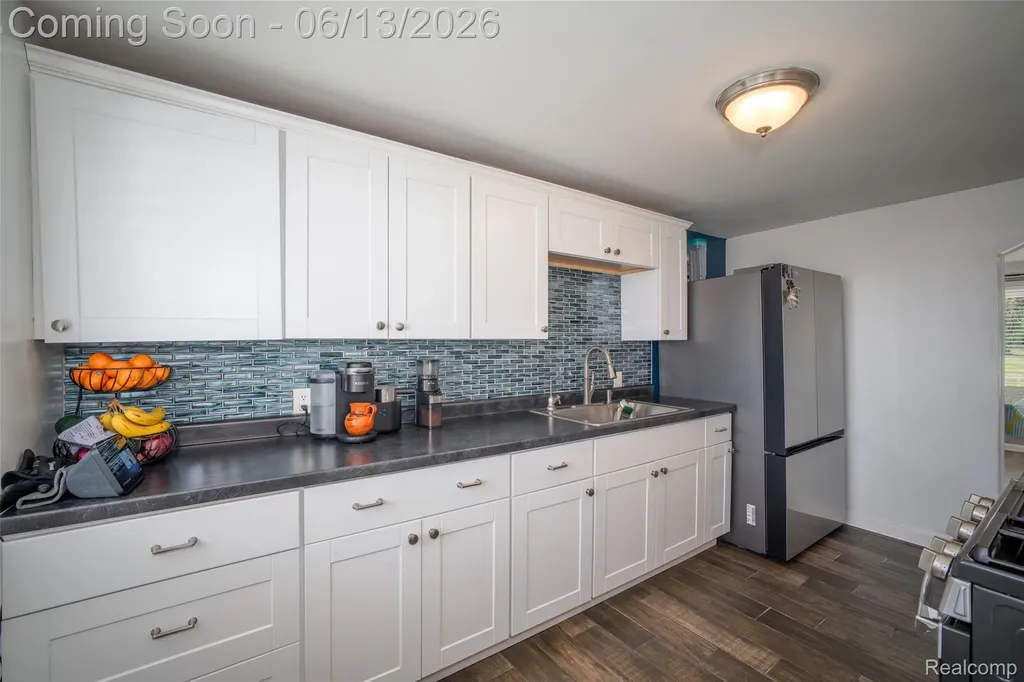 1076 W Kurtz Avenue Mt. Morris Township MI 48505
