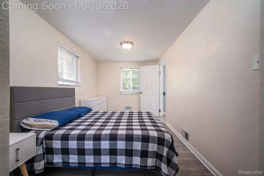 1076 W Kurtz Avenue Mt. Morris Township MI 48505