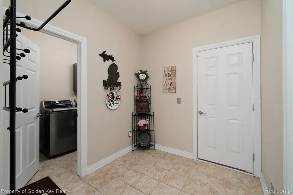 57430 Windmill Point Lyon Charter Township MI 48165