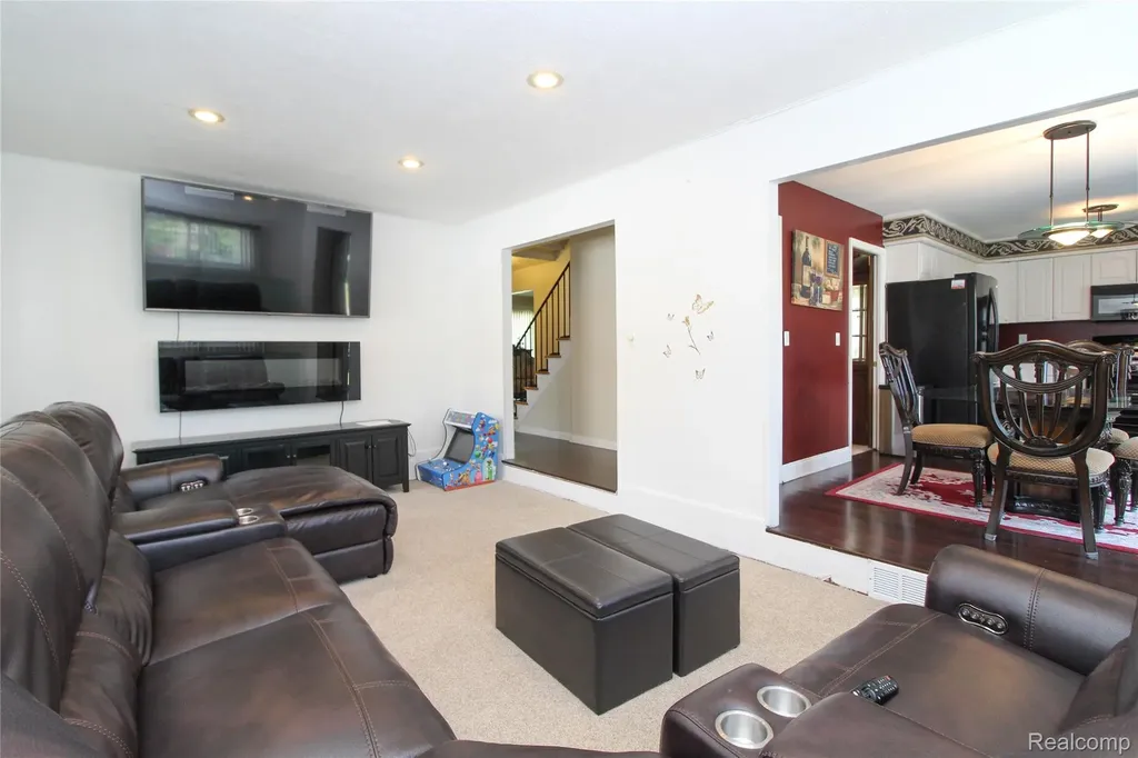 17020 Pennsylvania Street Southfield City MI 48075