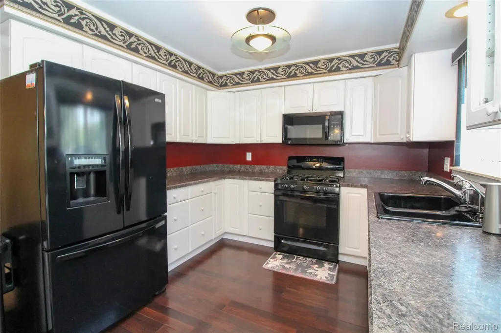 17020 Pennsylvania Street Southfield City MI 48075