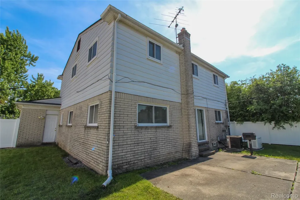 17020 Pennsylvania Street Southfield City MI 48075