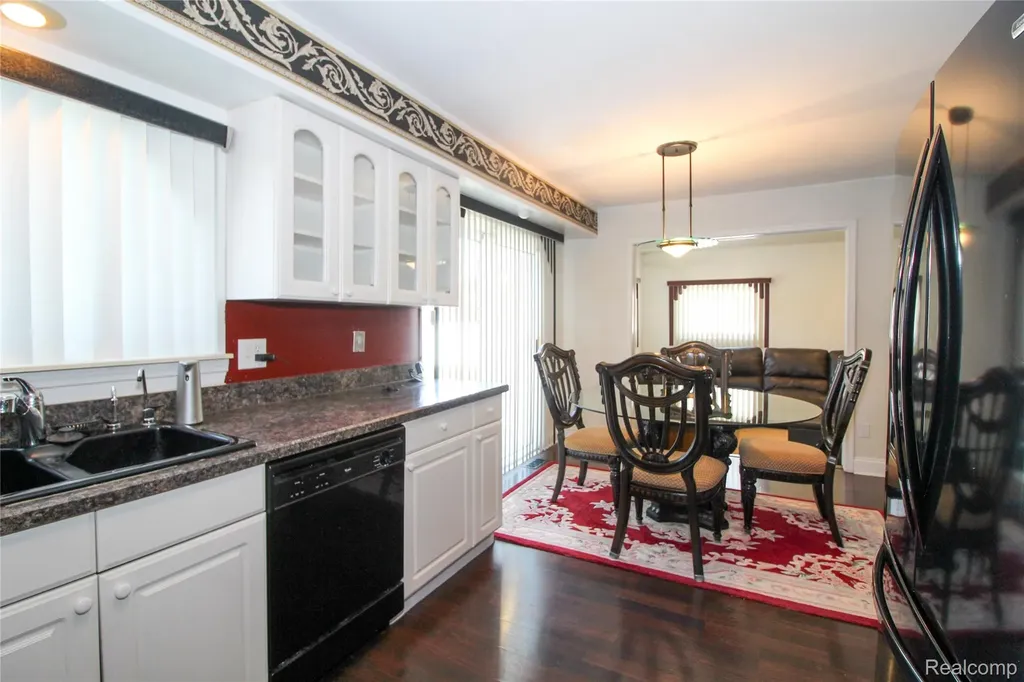 17020 Pennsylvania Street Southfield City MI 48075