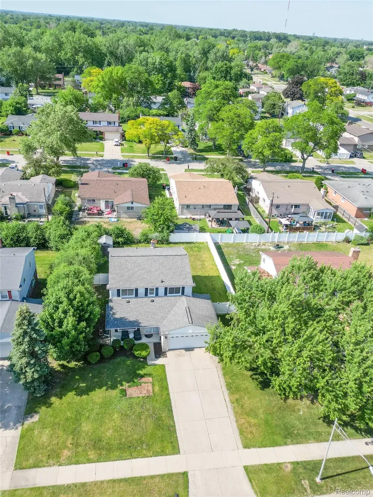 17020 Pennsylvania Street Southfield City MI 48075