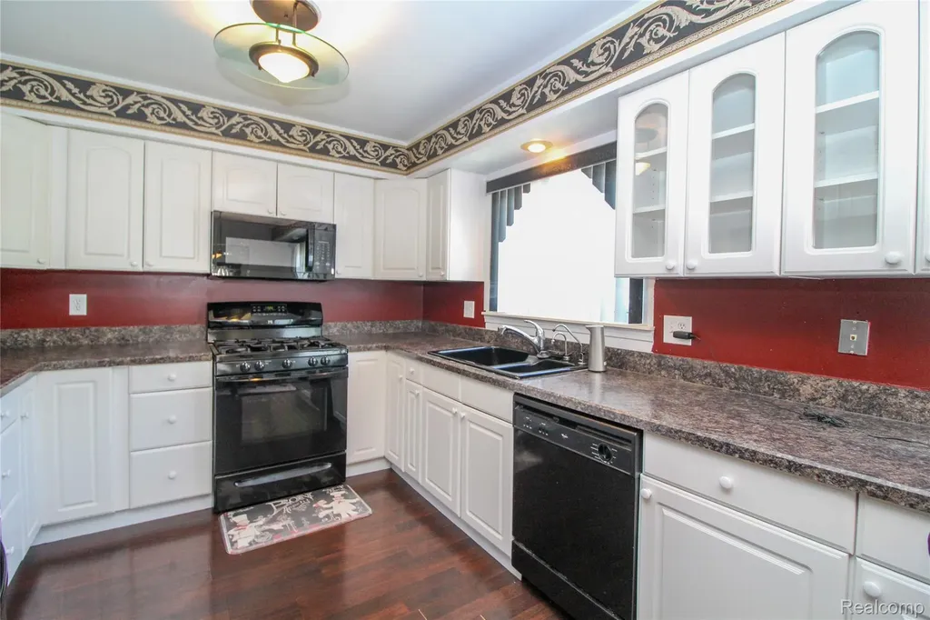 17020 Pennsylvania Street Southfield City MI 48075