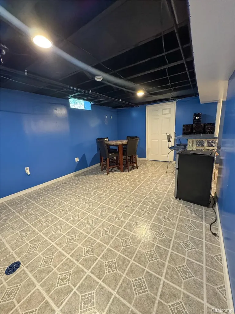 17020 Pennsylvania Street Southfield City MI 48075