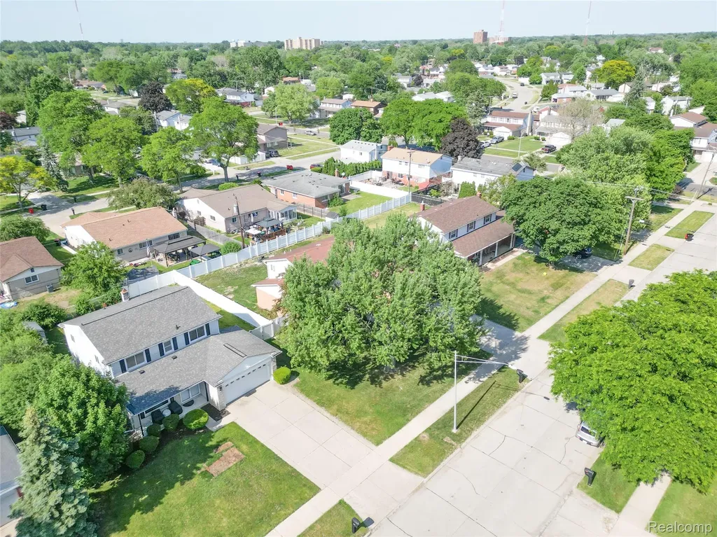 17020 Pennsylvania Street Southfield City MI 48075