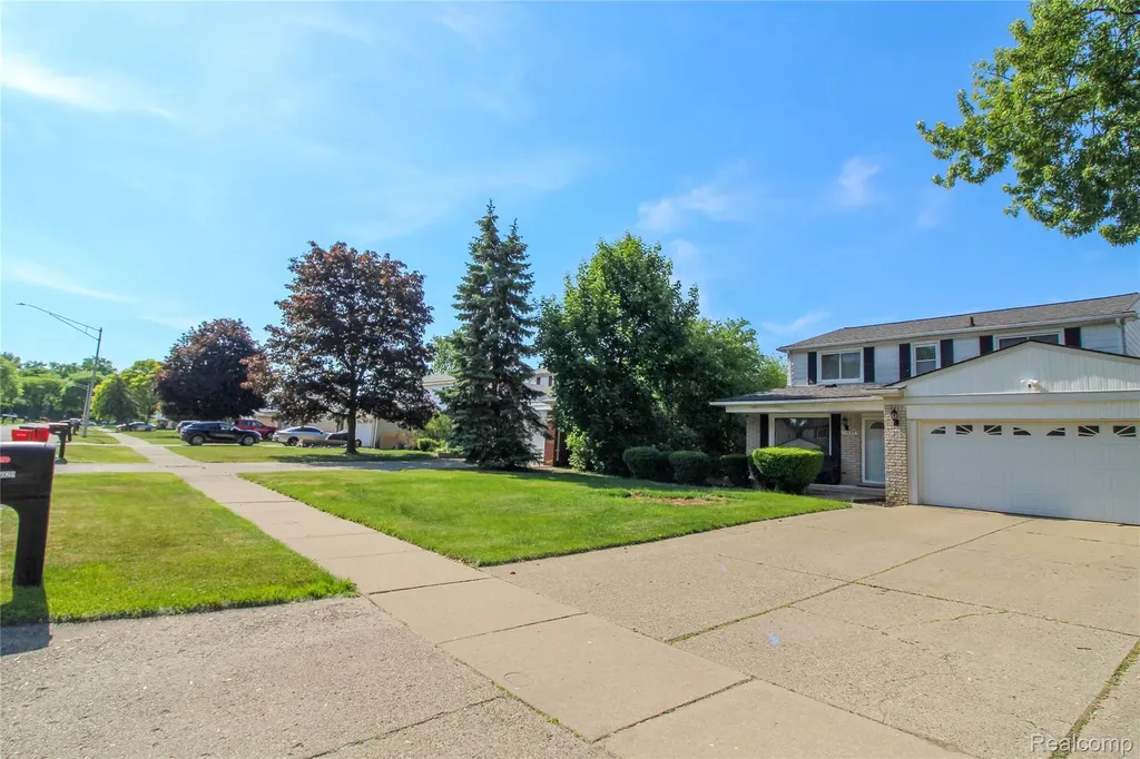 17020 Pennsylvania Street Southfield City MI 48075
