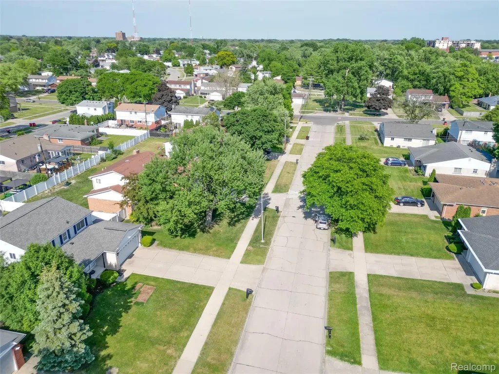 17020 Pennsylvania Street Southfield City MI 48075