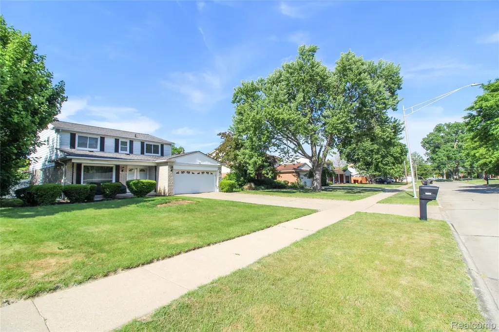 17020 Pennsylvania Street Southfield City MI 48075