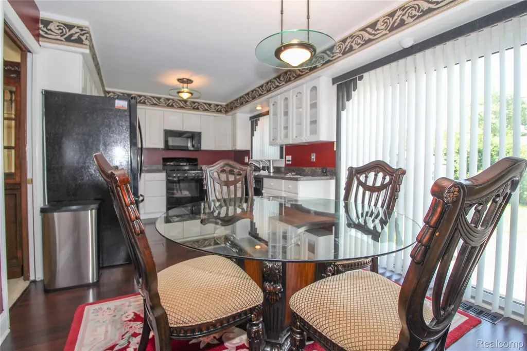 17020 Pennsylvania Street Southfield City MI 48075