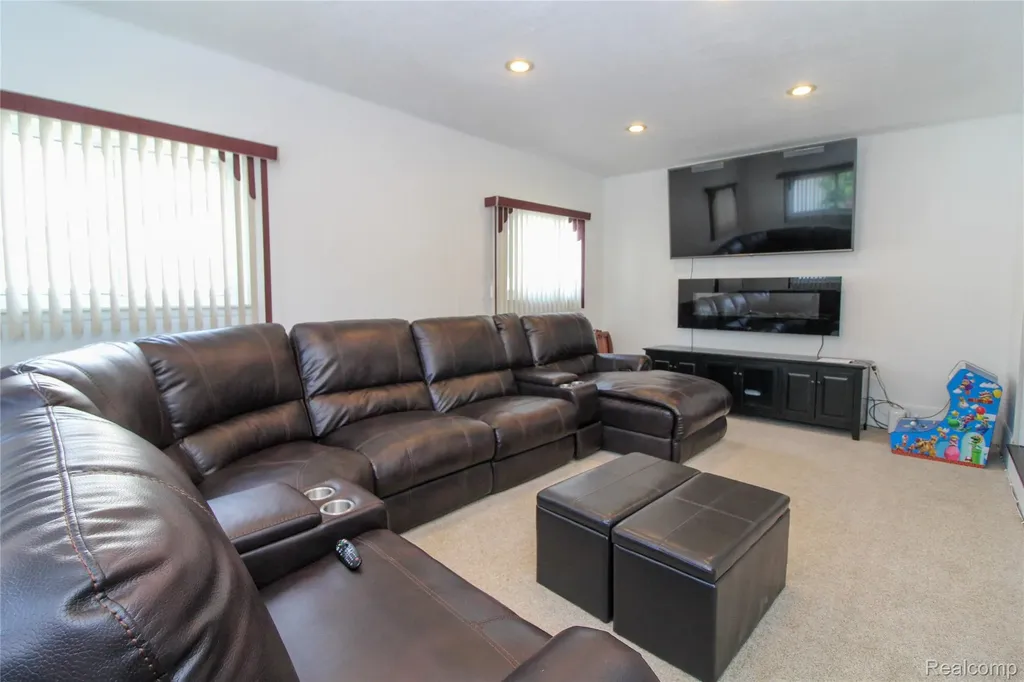17020 Pennsylvania Street Southfield City MI 48075