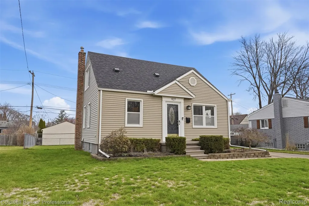 927 Montrose Avenue Royal Oak City MI 48073