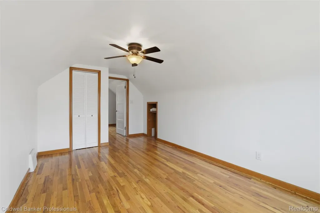 927 Montrose Avenue Royal Oak City MI 48073