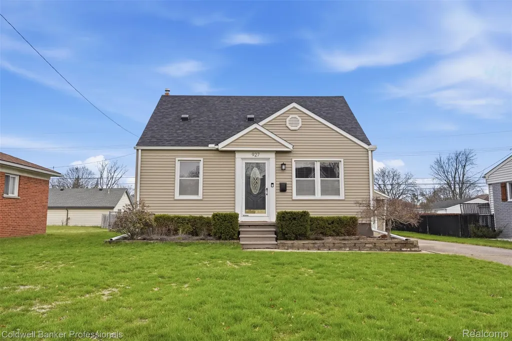 927 Montrose Avenue Royal Oak City MI 48073
