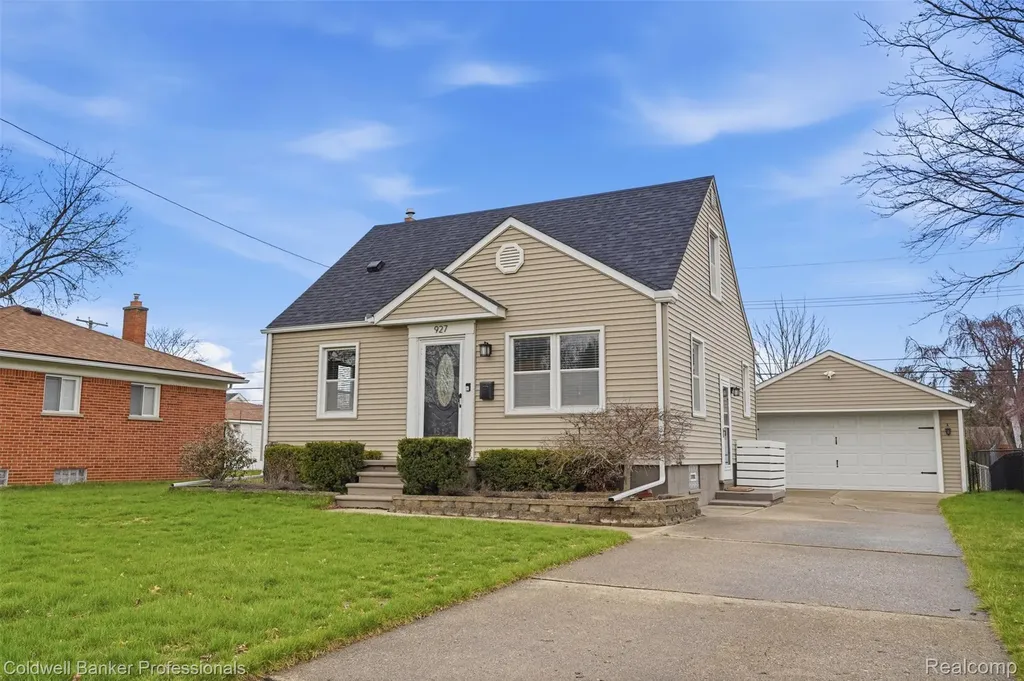 927 Montrose Avenue Royal Oak City MI 48073
