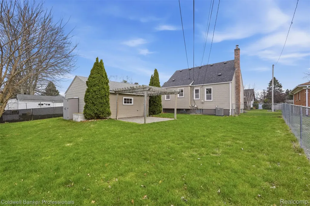 927 Montrose Avenue Royal Oak City MI 48073