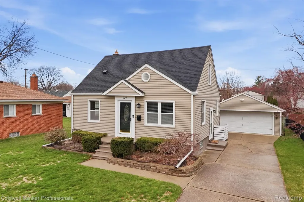 927 Montrose Avenue Royal Oak City MI 48073