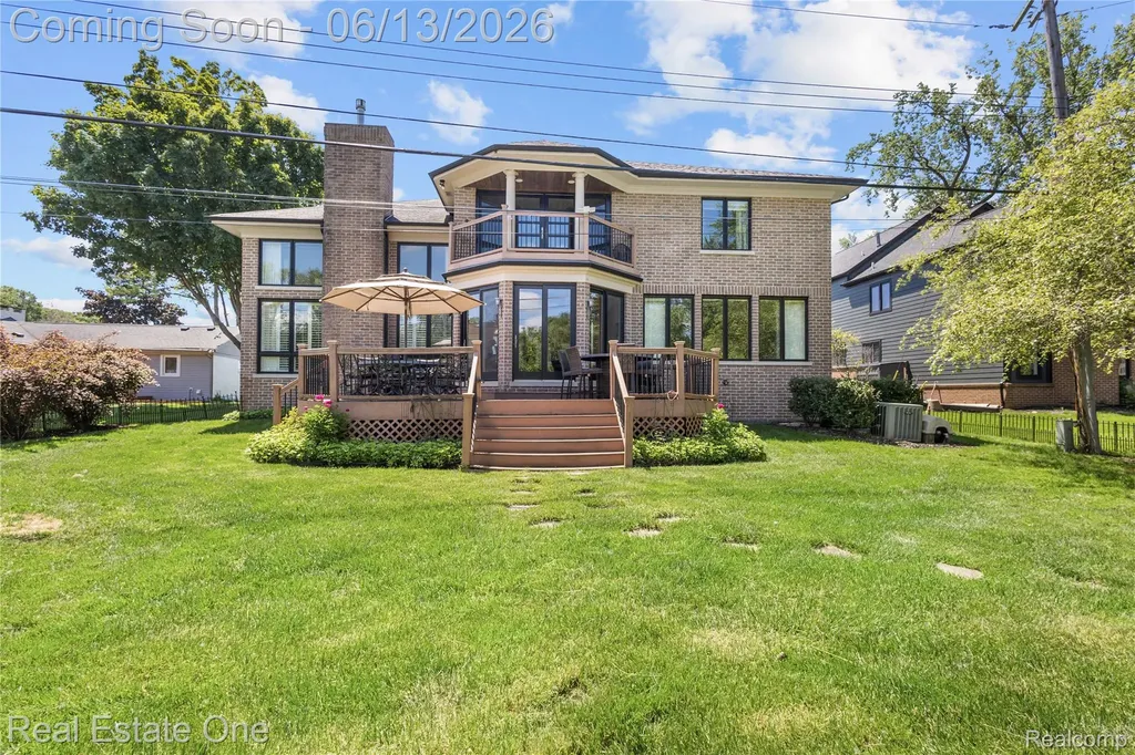 2428 Pine Lake Road West Bloomfield Charter Township MI 48324