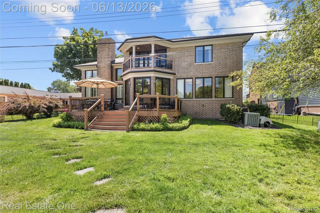 2428 Pine Lake Road West Bloomfield Charter Township MI 48324