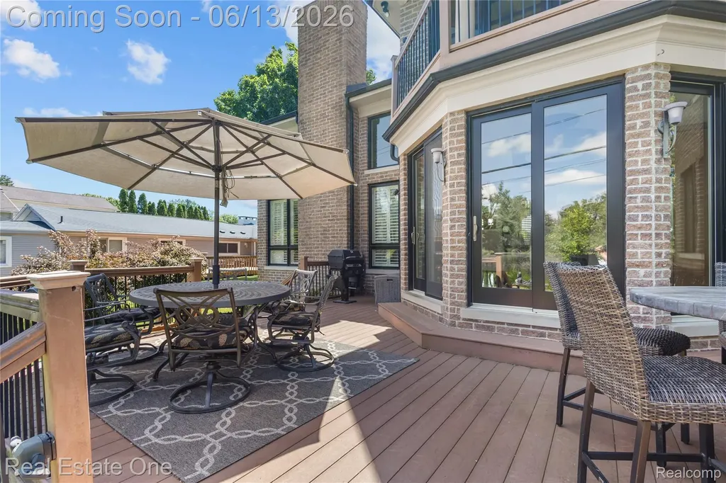 2428 Pine Lake Road West Bloomfield Charter Township MI 48324