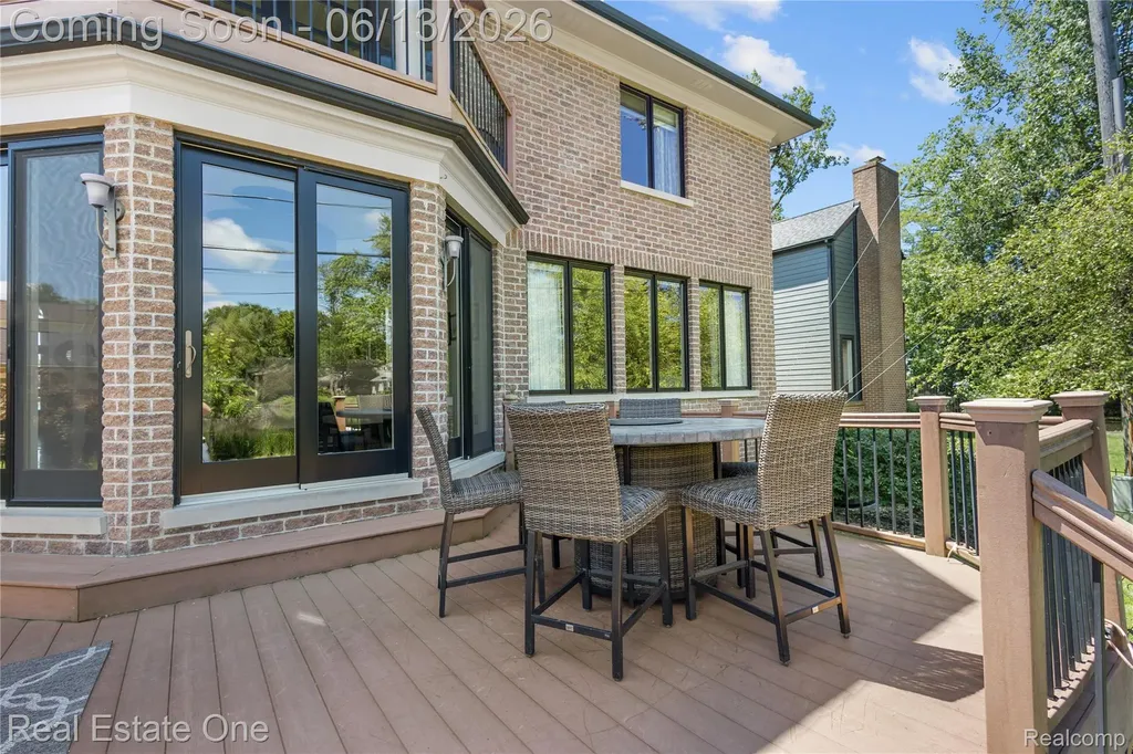 2428 Pine Lake Road West Bloomfield Charter Township MI 48324