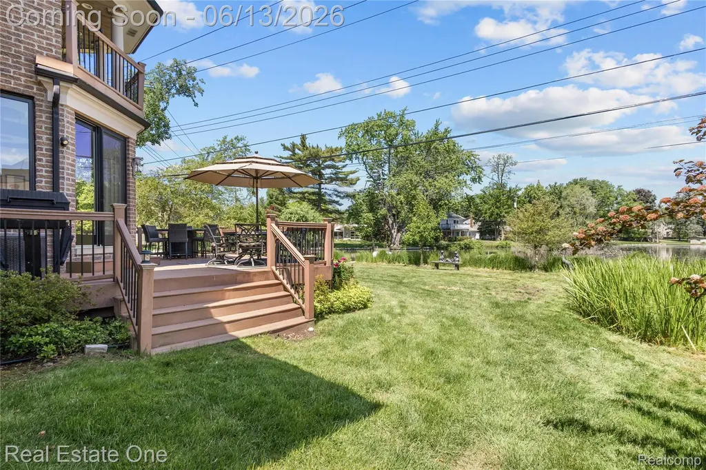 2428 Pine Lake Road West Bloomfield Charter Township MI 48324