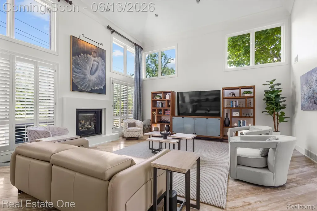 2428 Pine Lake Road West Bloomfield Charter Township MI 48324