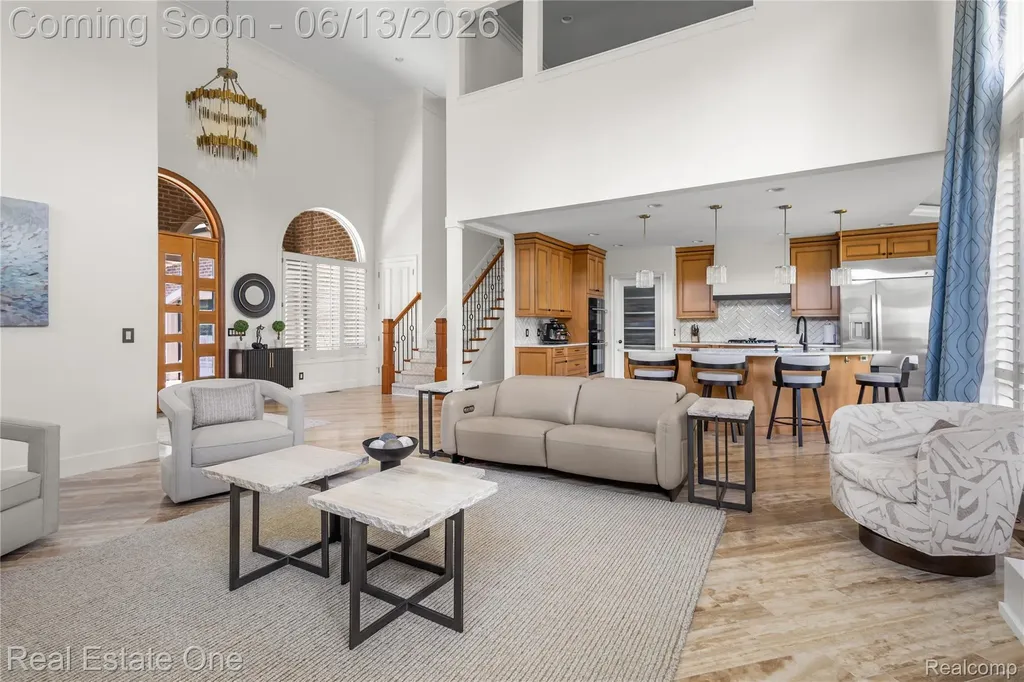 2428 Pine Lake Road West Bloomfield Charter Township MI 48324
