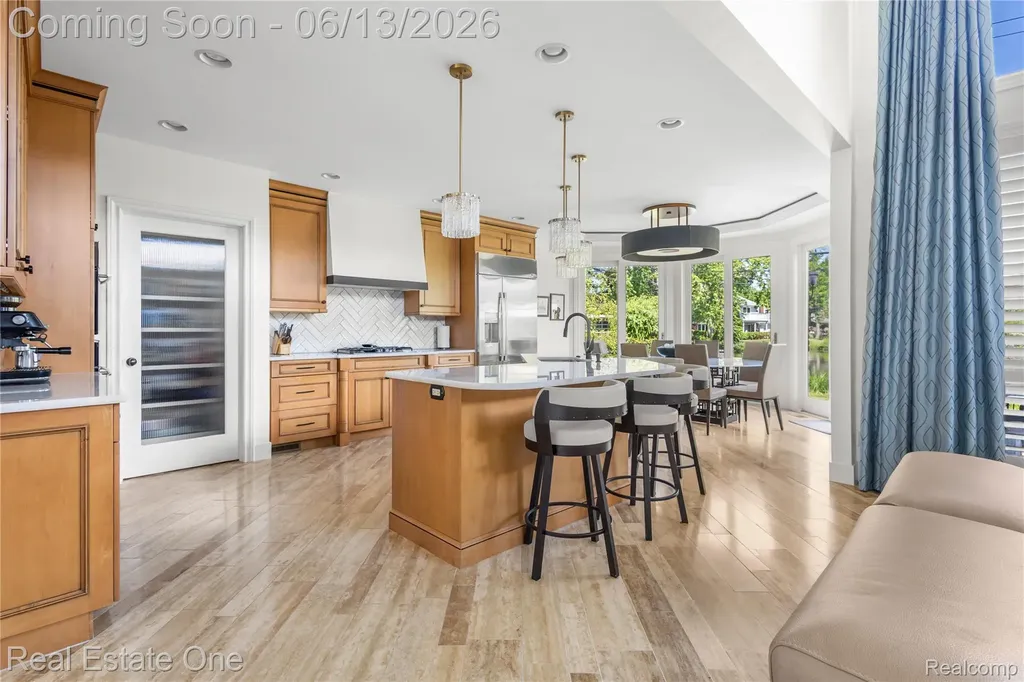 2428 Pine Lake Road West Bloomfield Charter Township MI 48324