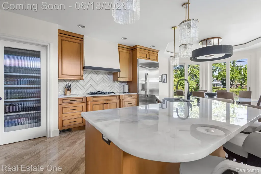 2428 Pine Lake Road West Bloomfield Charter Township MI 48324