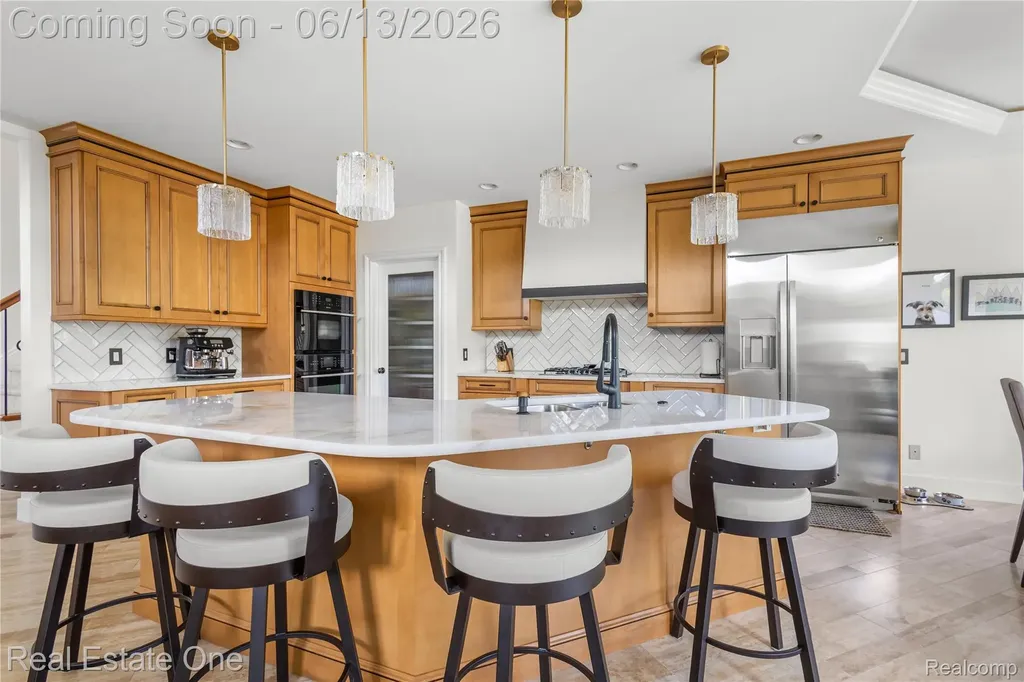 2428 Pine Lake Road West Bloomfield Charter Township MI 48324
