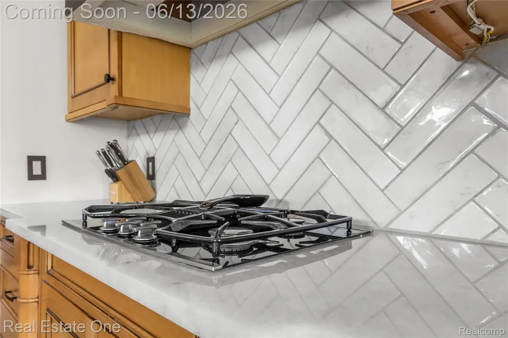2428 Pine Lake Road West Bloomfield Charter Township MI 48324