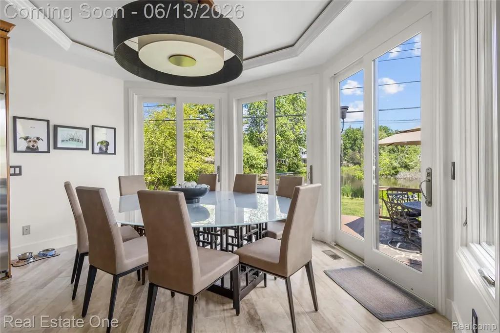 2428 Pine Lake Road West Bloomfield Charter Township MI 48324