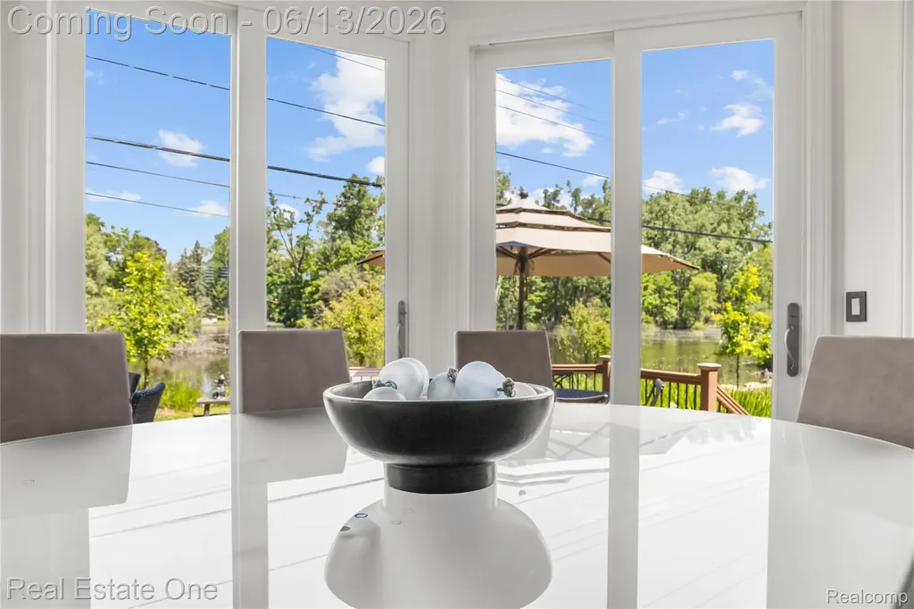 2428 Pine Lake Road West Bloomfield Charter Township MI 48324