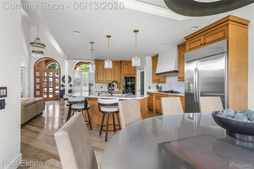 2428 Pine Lake Road West Bloomfield Charter Township MI 48324