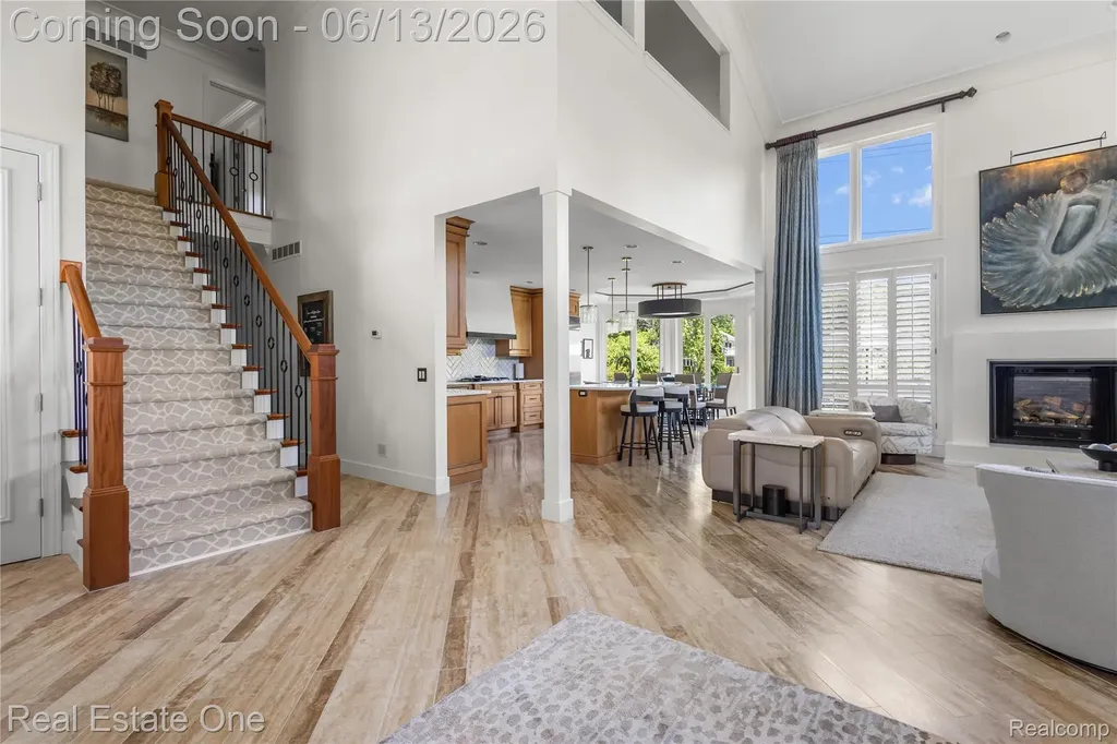 2428 Pine Lake Road West Bloomfield Charter Township MI 48324