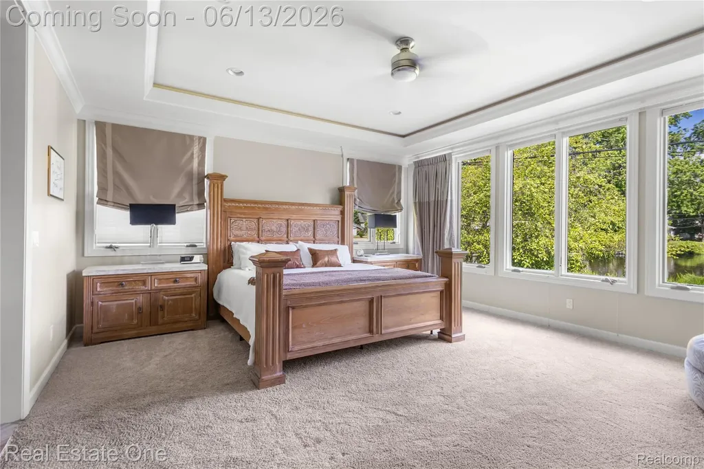 2428 Pine Lake Road West Bloomfield Charter Township MI 48324