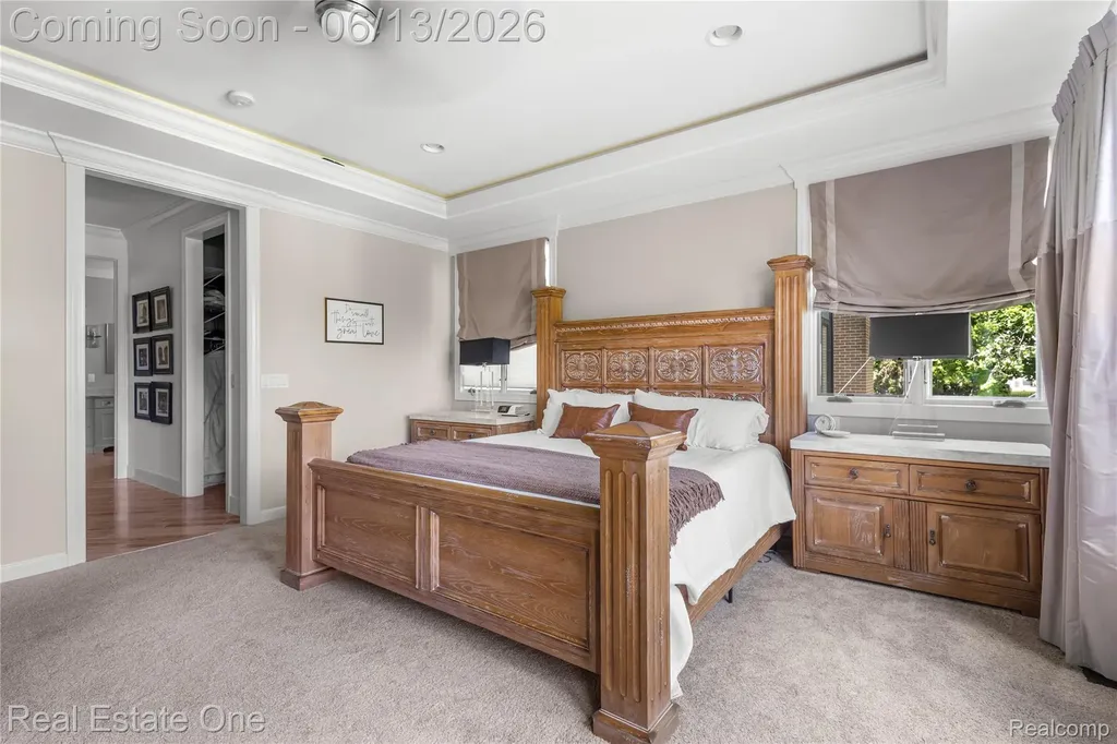 2428 Pine Lake Road West Bloomfield Charter Township MI 48324