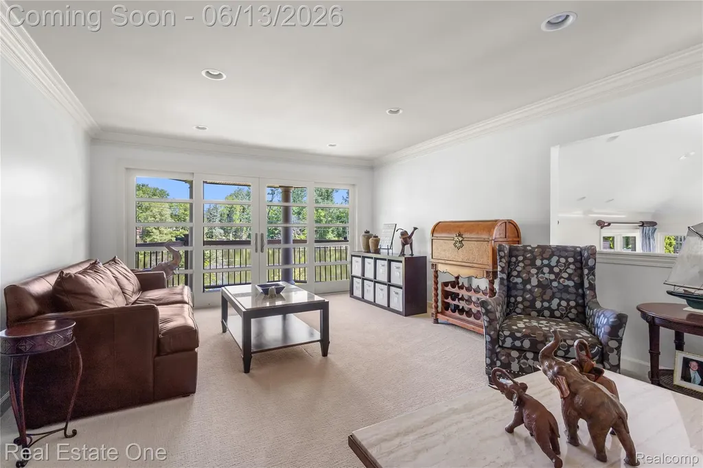 2428 Pine Lake Road West Bloomfield Charter Township MI 48324
