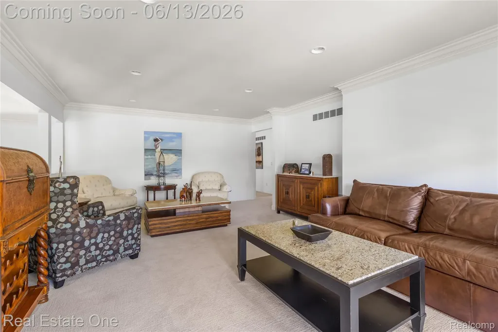 2428 Pine Lake Road West Bloomfield Charter Township MI 48324