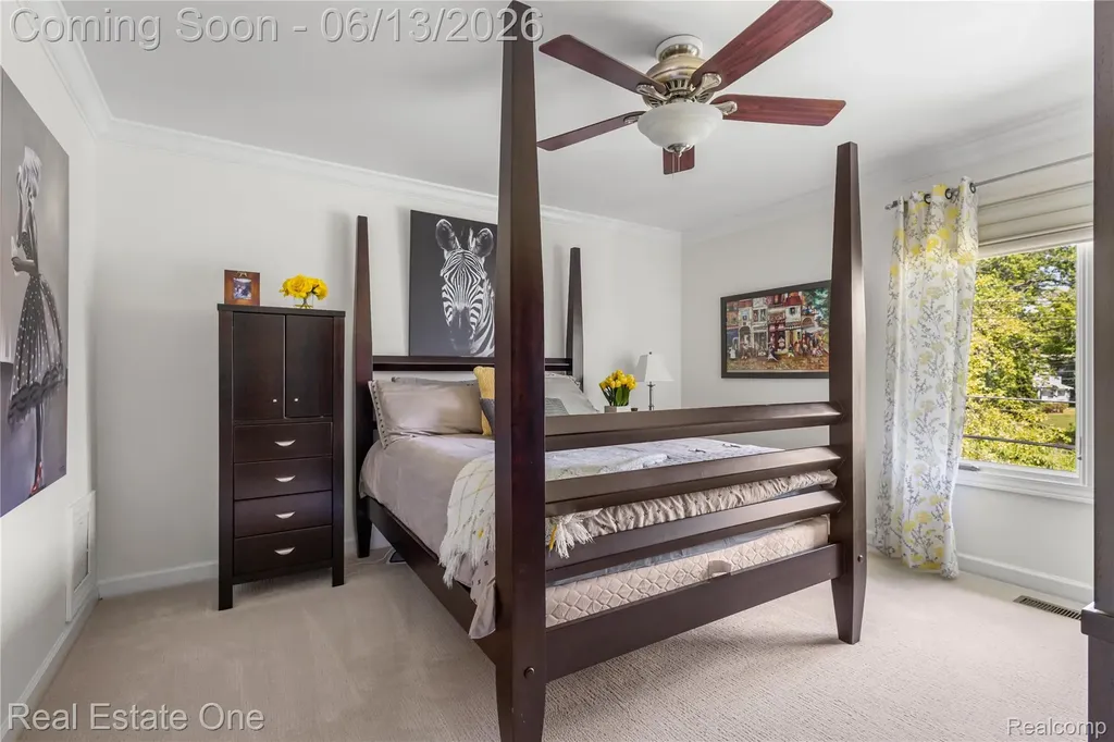 2428 Pine Lake Road West Bloomfield Charter Township MI 48324