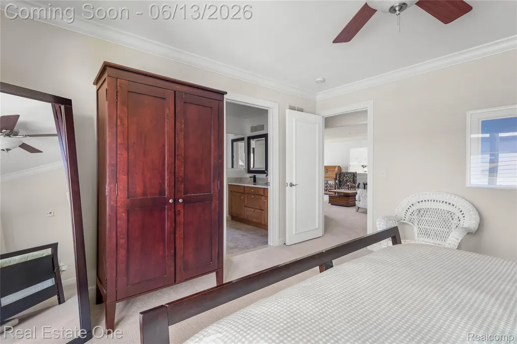 2428 Pine Lake Road West Bloomfield Charter Township MI 48324