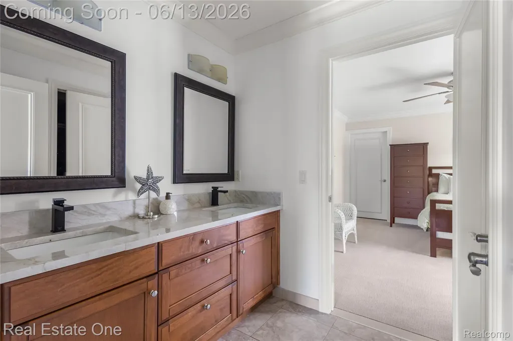 2428 Pine Lake Road West Bloomfield Charter Township MI 48324