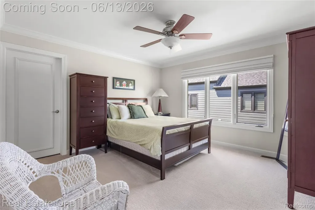 2428 Pine Lake Road West Bloomfield Charter Township MI 48324