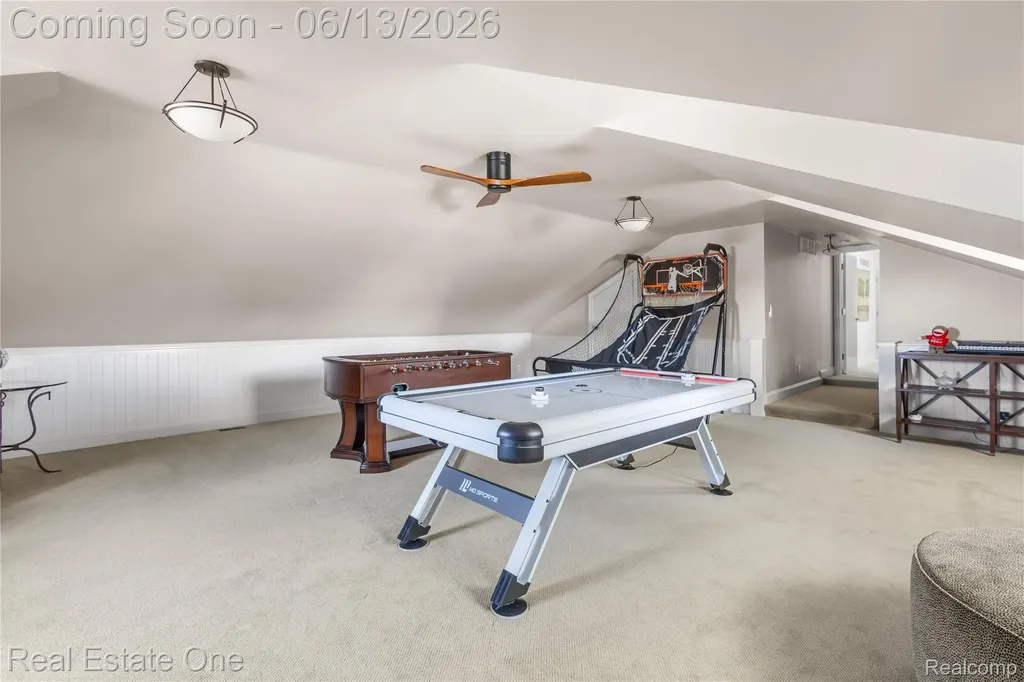 2428 Pine Lake Road West Bloomfield Charter Township MI 48324