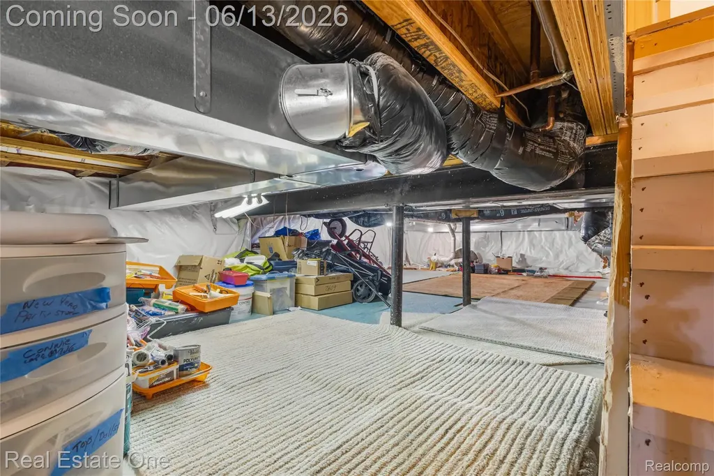 2428 Pine Lake Road West Bloomfield Charter Township MI 48324