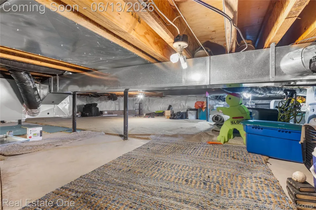 2428 Pine Lake Road West Bloomfield Charter Township MI 48324