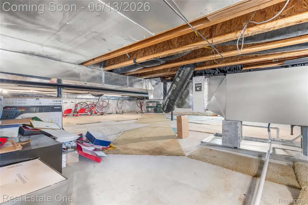 2428 Pine Lake Road West Bloomfield Charter Township MI 48324